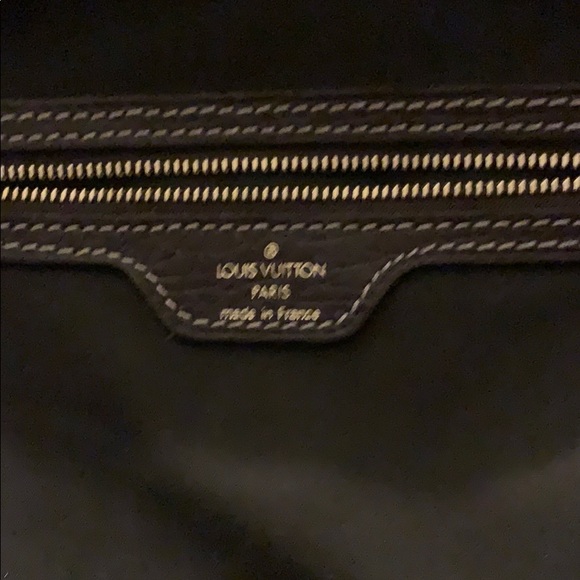 ⭐️April week Sale⭐️ Louis Vuitton Bag - Picture 2 of 5